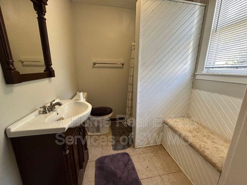 818 W Monroe Ter - Photo 5 of 9