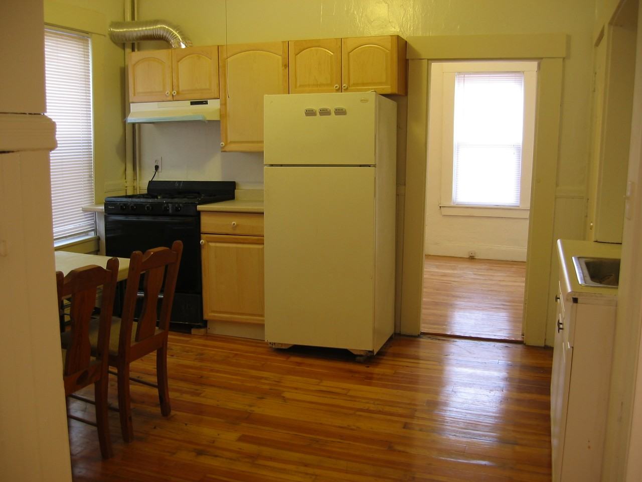 360 Windsor St #2 - Photo 4 of 11