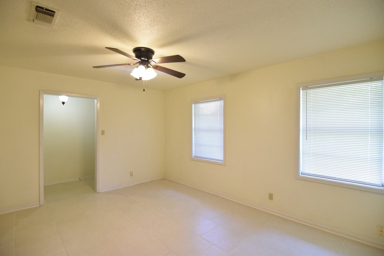 3814 Rosemary Ln - Photo 7 of 19