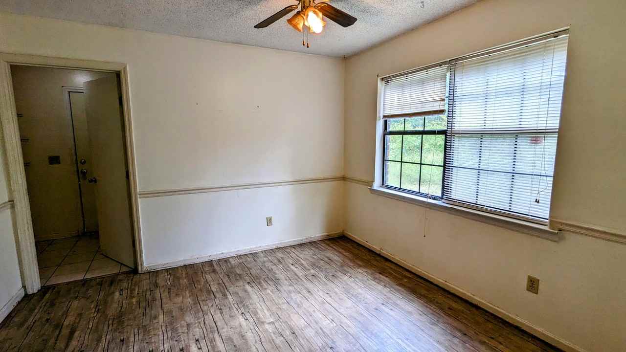 615 Hampton St - Photo 3 of 10