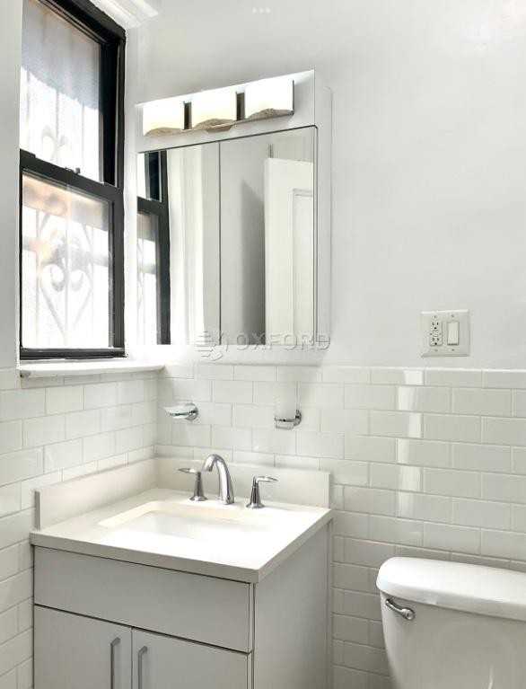 140 EAST East 46th Street #2K - Photo 3 of 8