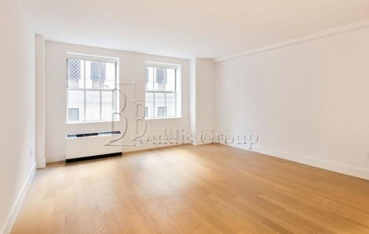 Wall St #2015 - Photo 3 of 8