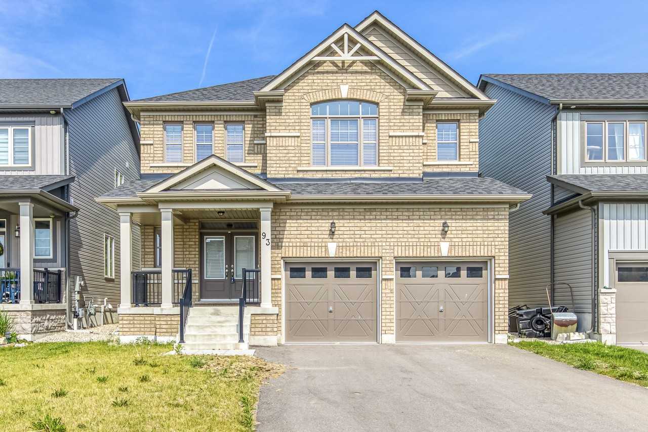 93 McFarlane Crescent - Photo 2 of 46