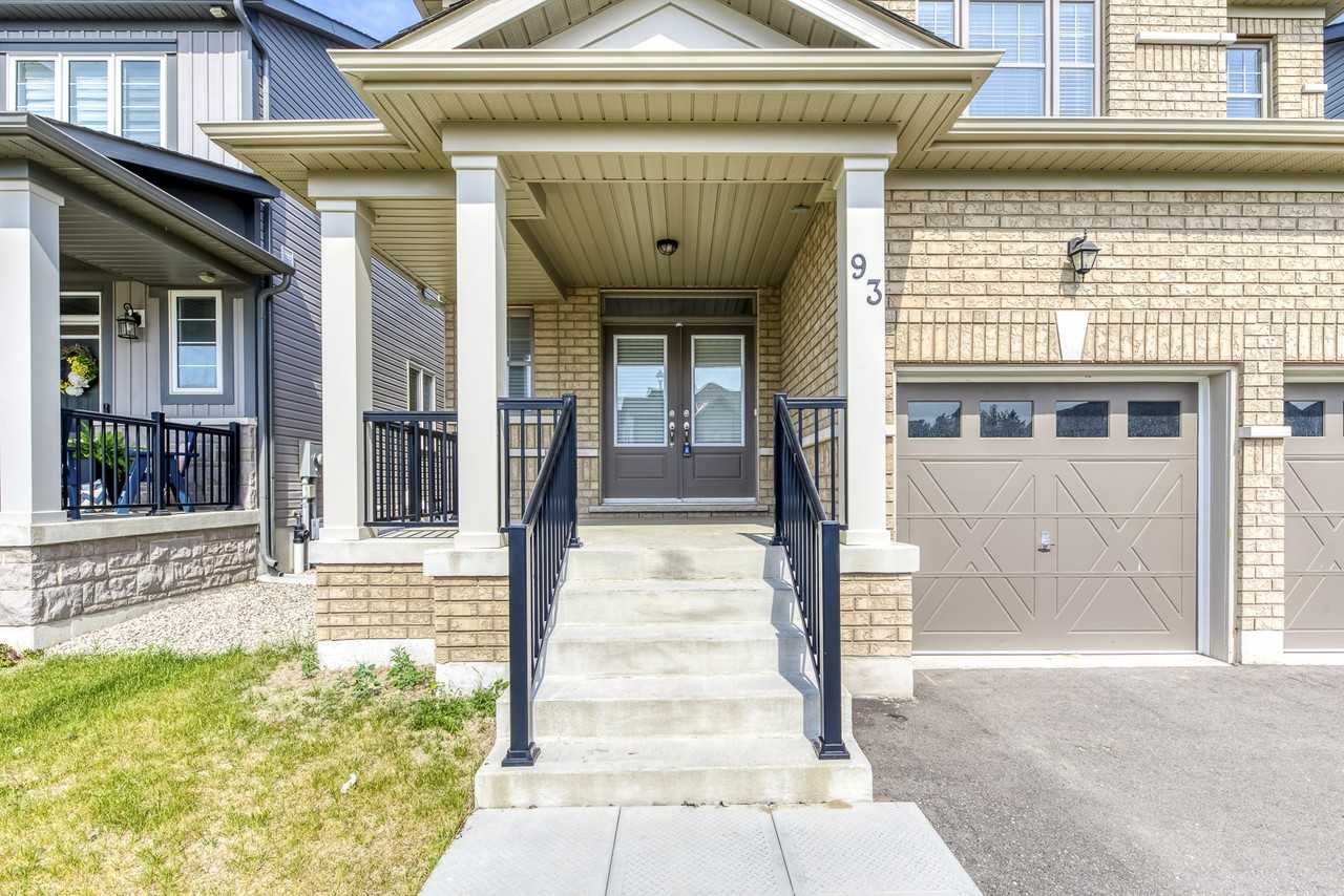 93 McFarlane Crescent - Photo 3 of 46