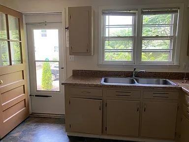 32 Mountain View Ave - Photo 3 of 8