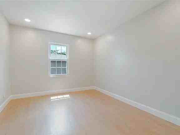 725 22nd St - Photo 2 of 18