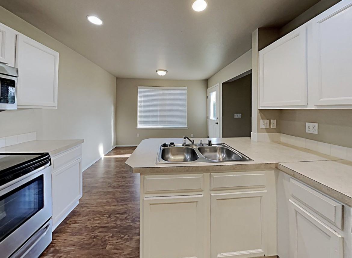 1821 66th Ave Ne #NA - Photo 2 of 5