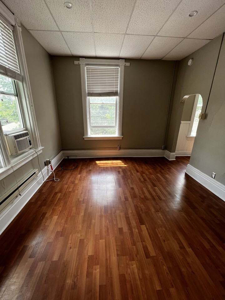 209 E Broadway St #7 - Photo 2 of 13