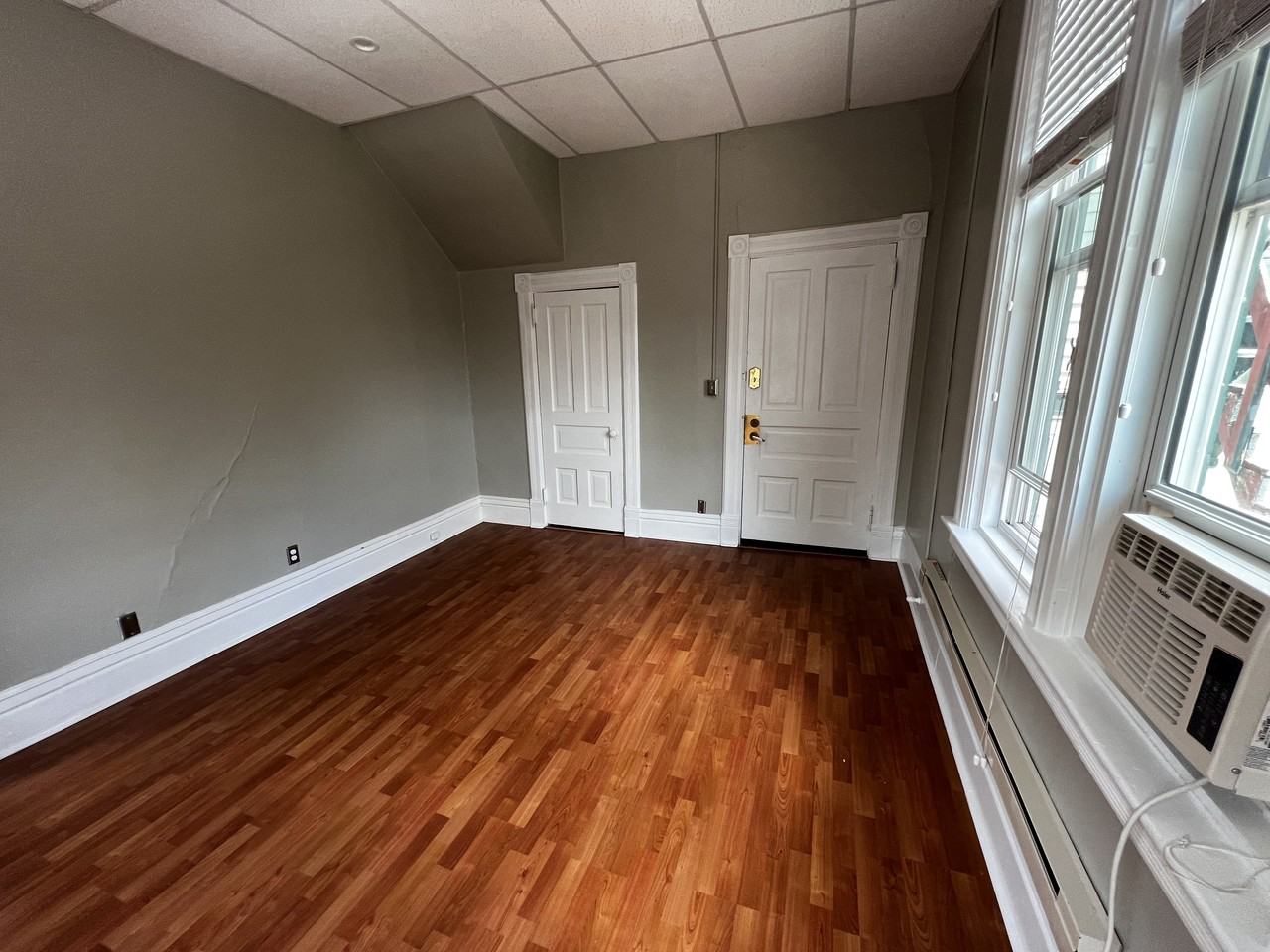 209 E Broadway St #7 - Photo 3 of 13