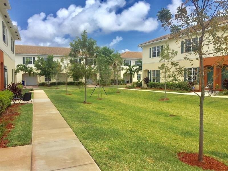 720 Sw 2nd Ter #2A - Photo 2 of 8