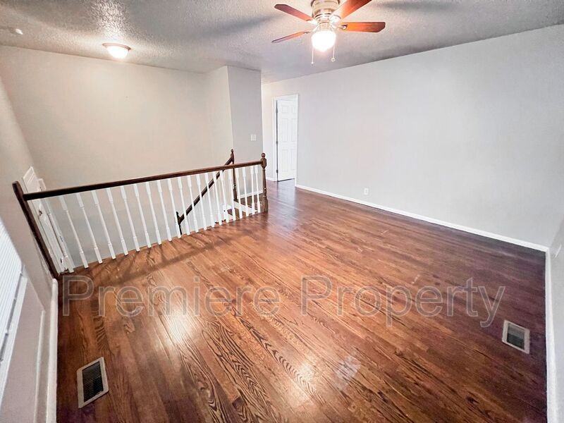 605 N Seminole Dr - Photo 2 of 17
