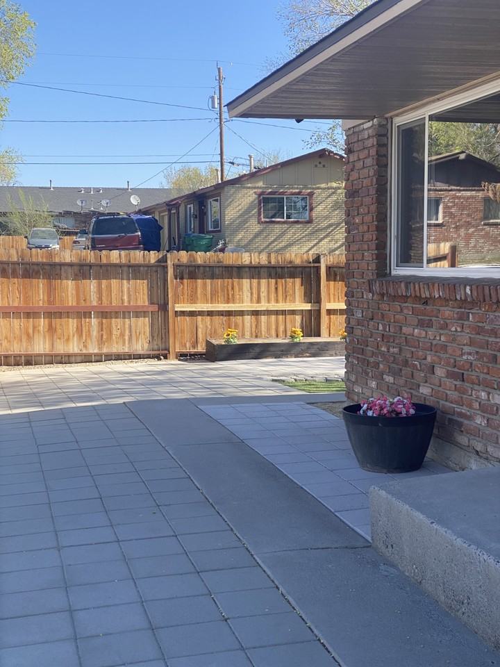 1340 E 11th St #NA - Photo 2 of 18