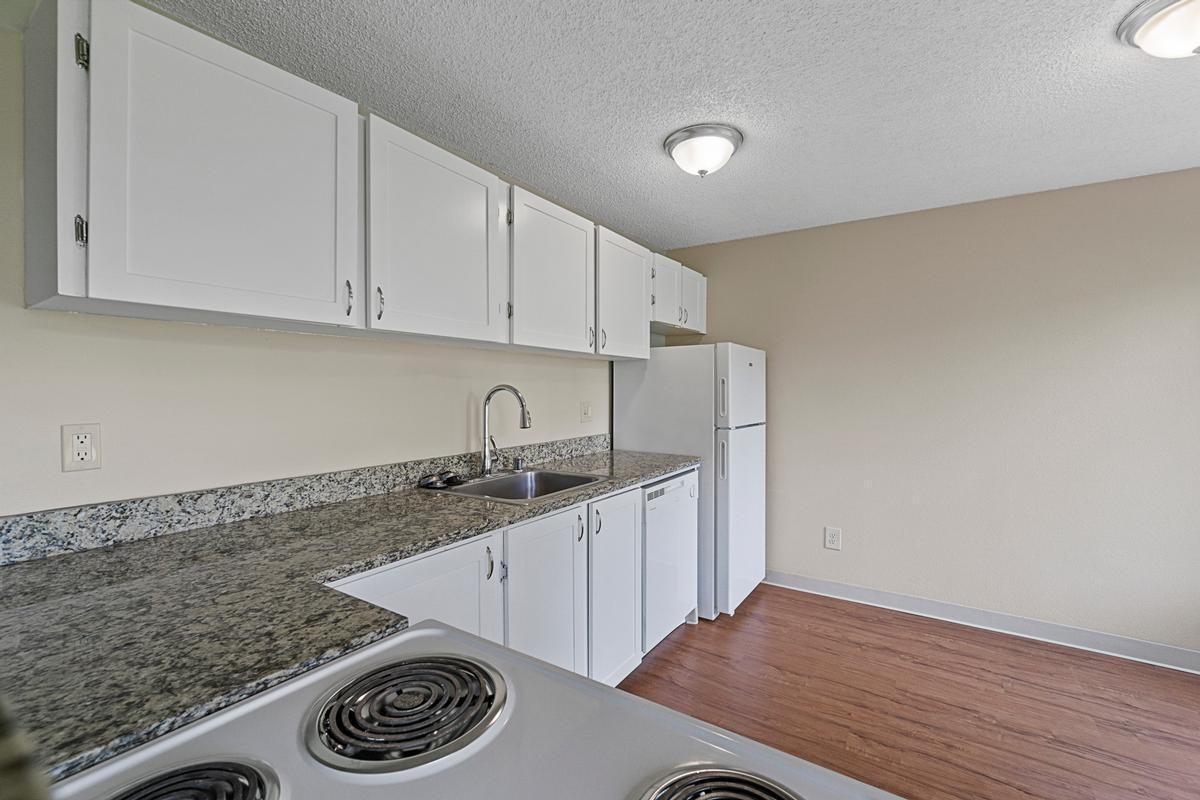 3280 Pine Rd Ne - Photo 2 of 19