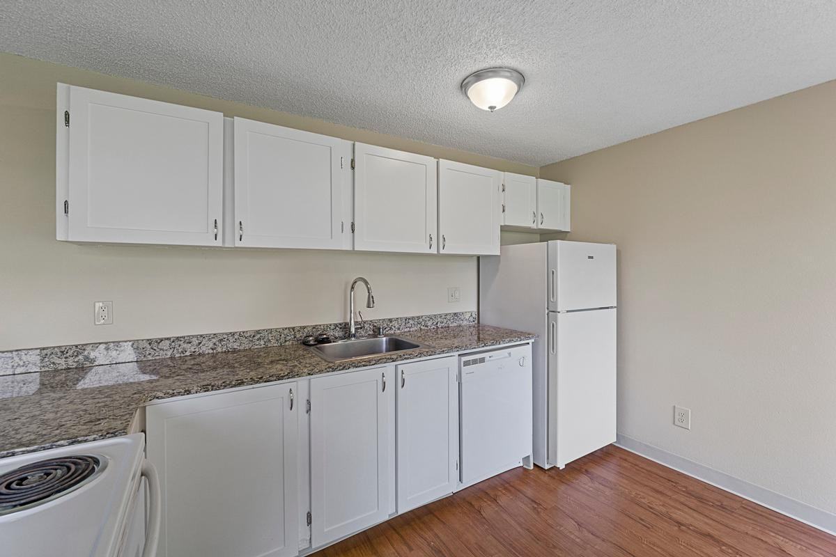 3280 Pine Rd Ne - Photo 3 of 19