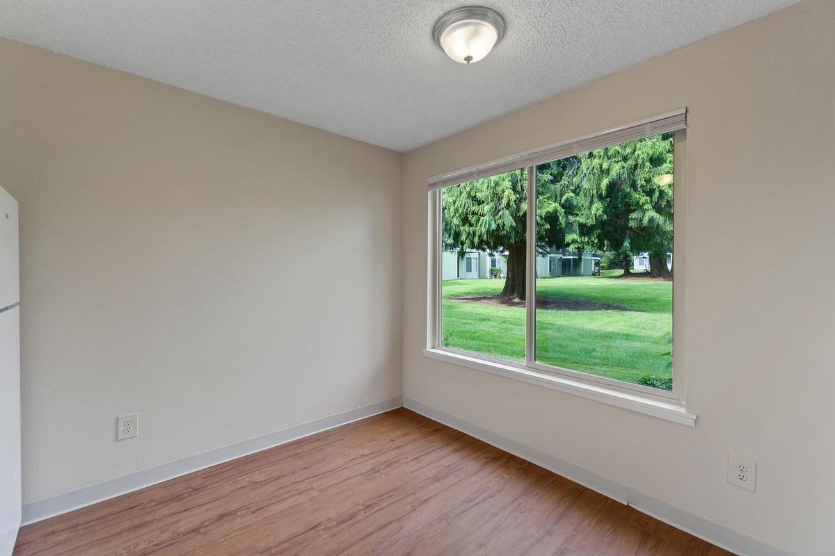 3280 Pine Rd Ne - Photo 5 of 19