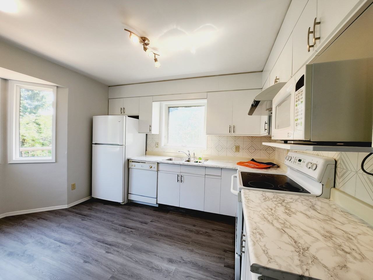 7111 187a St Nw - Photo 2 of 38