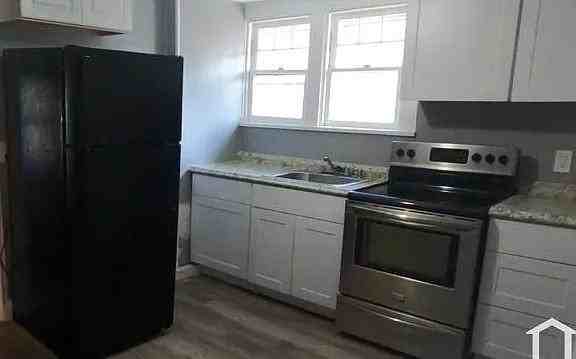324 Wilmot Ave - Photo 3 of 4