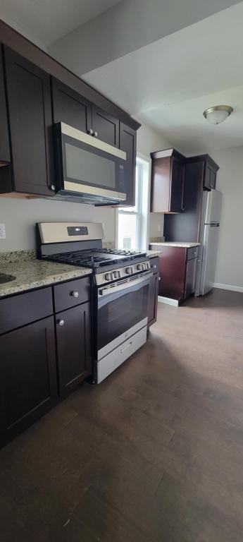 498 William St ## 506