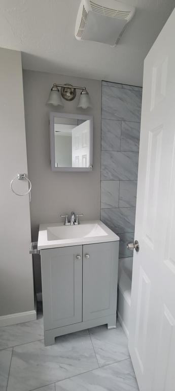 498 William Street - Photo 4 of 4