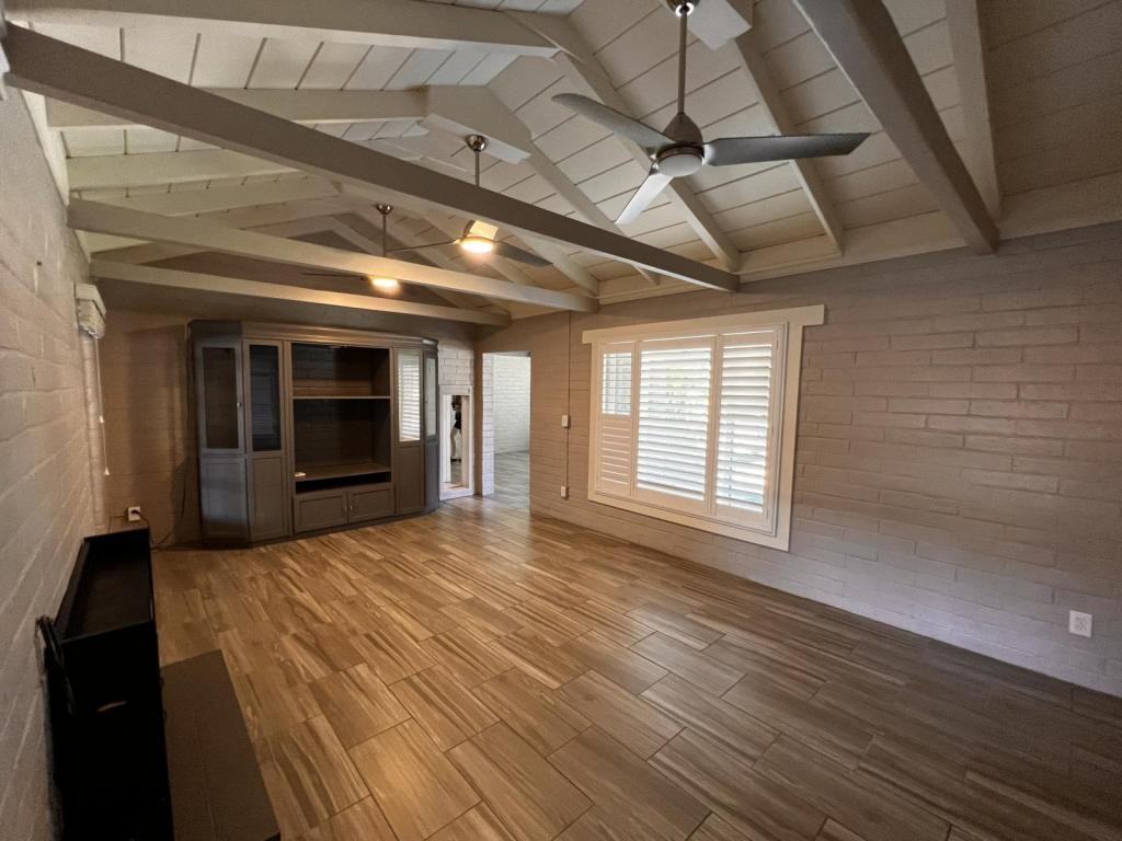 1039 Poplar St - Photo 3 of 18