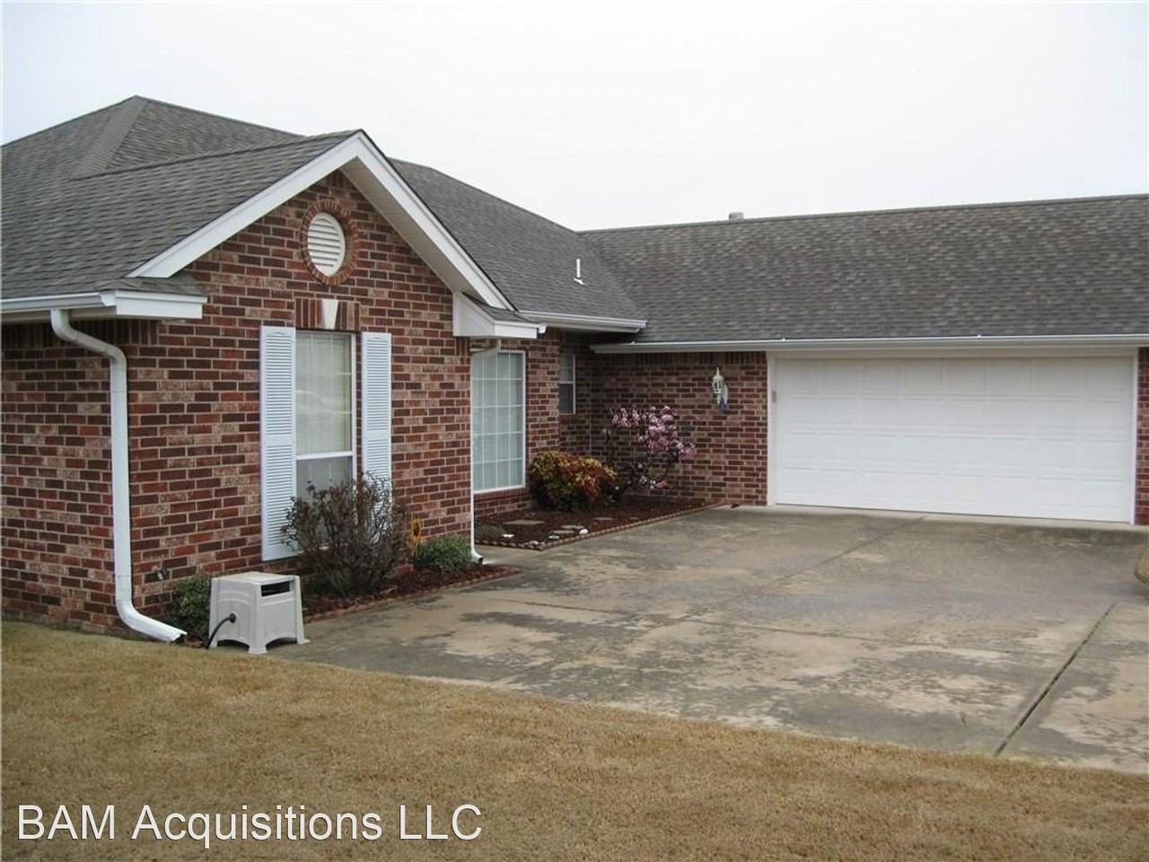 1304 Camelot Ct - Photo 2 of 9
