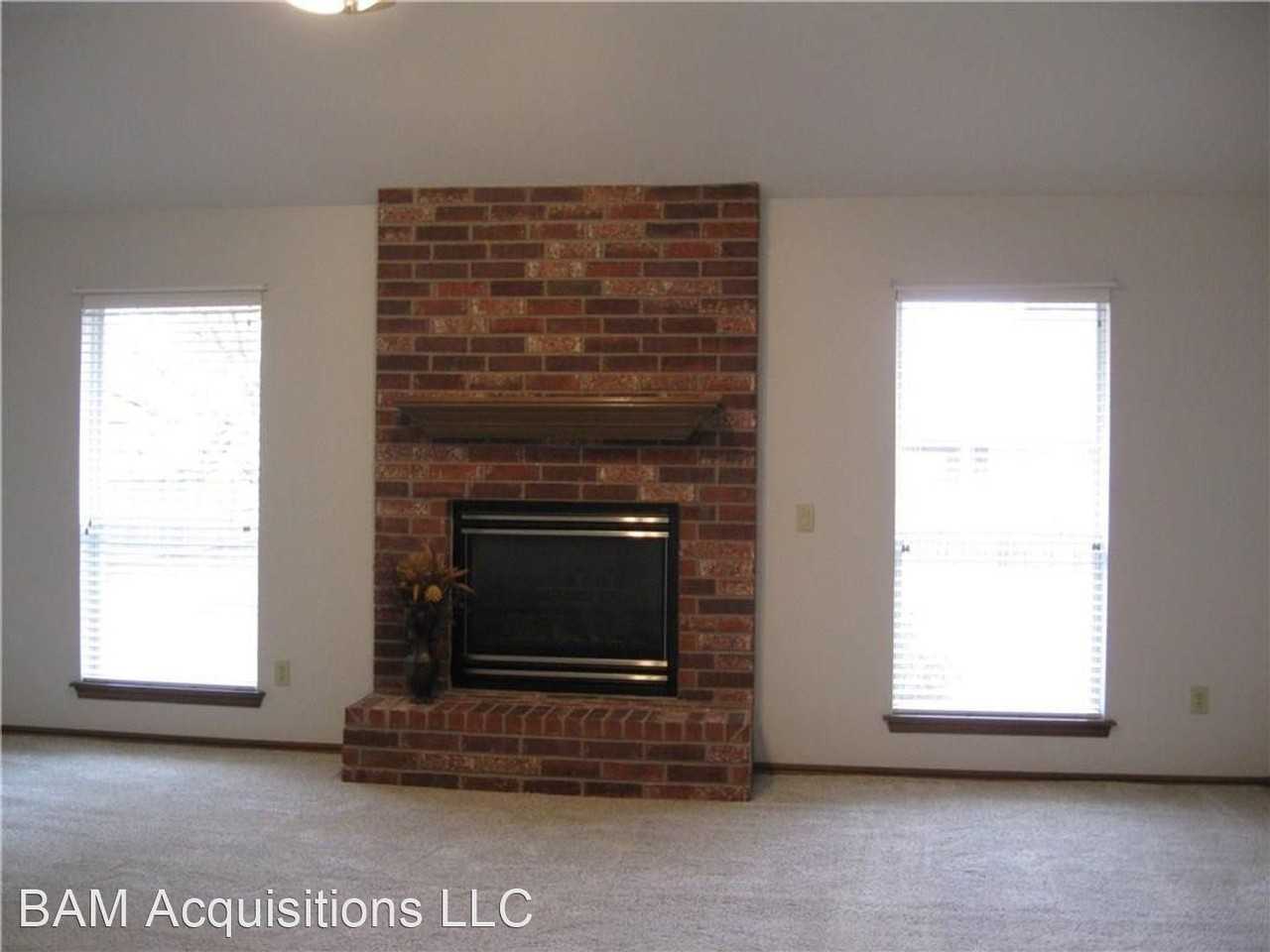 1304 Camelot Ct - Photo 3 of 9