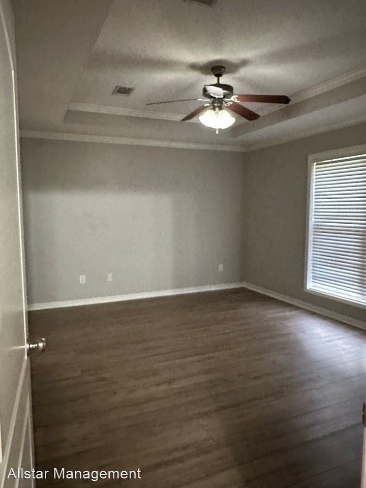 121 Kenzie Dr - Photo 2 of 8