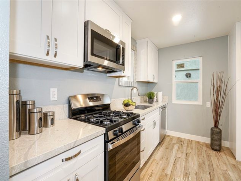 3880 1/2 Teak St - Photo 2 of 10