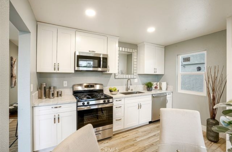 3880 1/2 Teak St - Photo 3 of 10