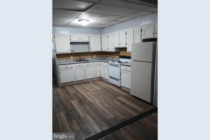 860 N Market St - Photo 2 of 12