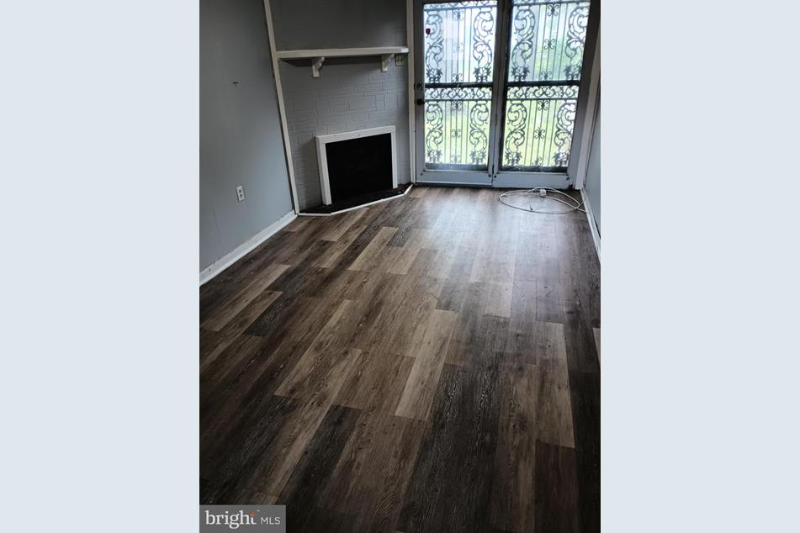 860 N Market St - Photo 3 of 12