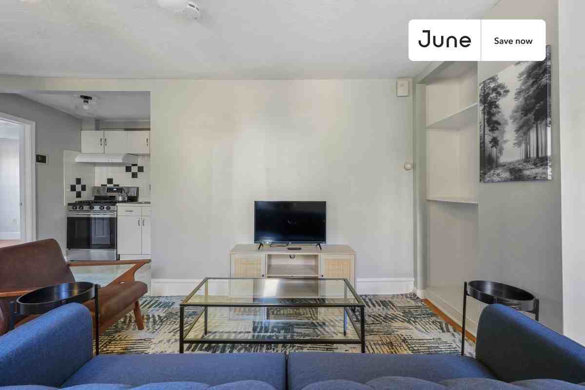 1418 Beacon St - Photo 4 of 16