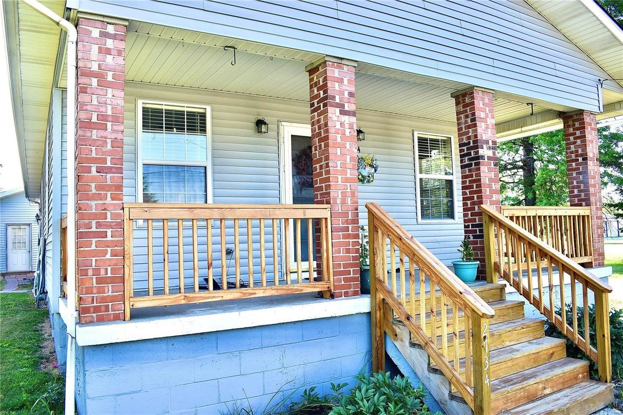 2734 Walter St - Photo 3 of 36