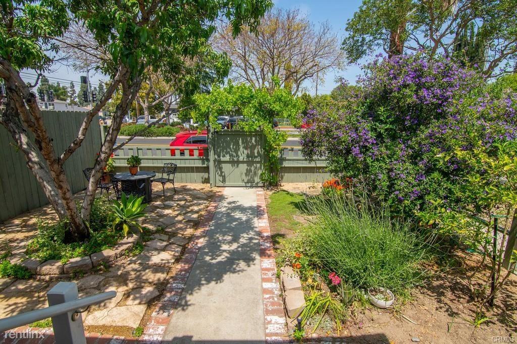 2416 W Chandler Blvd - Photo 2 of 9