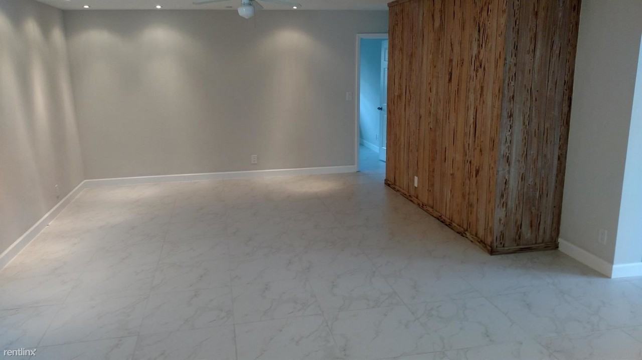 451 W Conference Dr - Photo 3 of 7