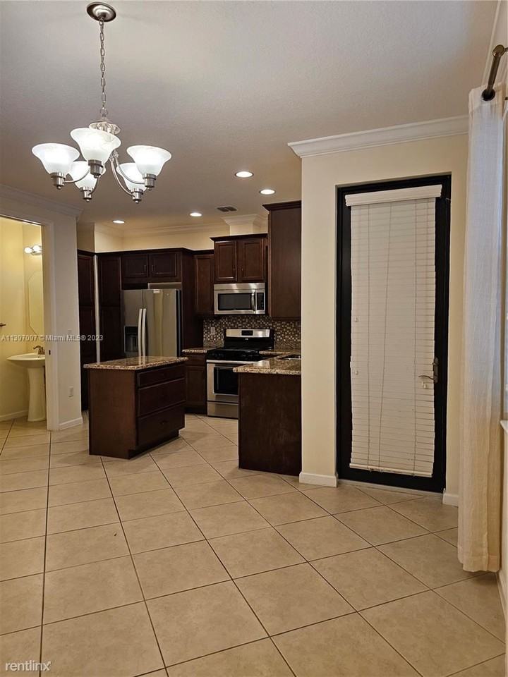 3381 Nw 125th Ave #3381 - Photo 2 of 11