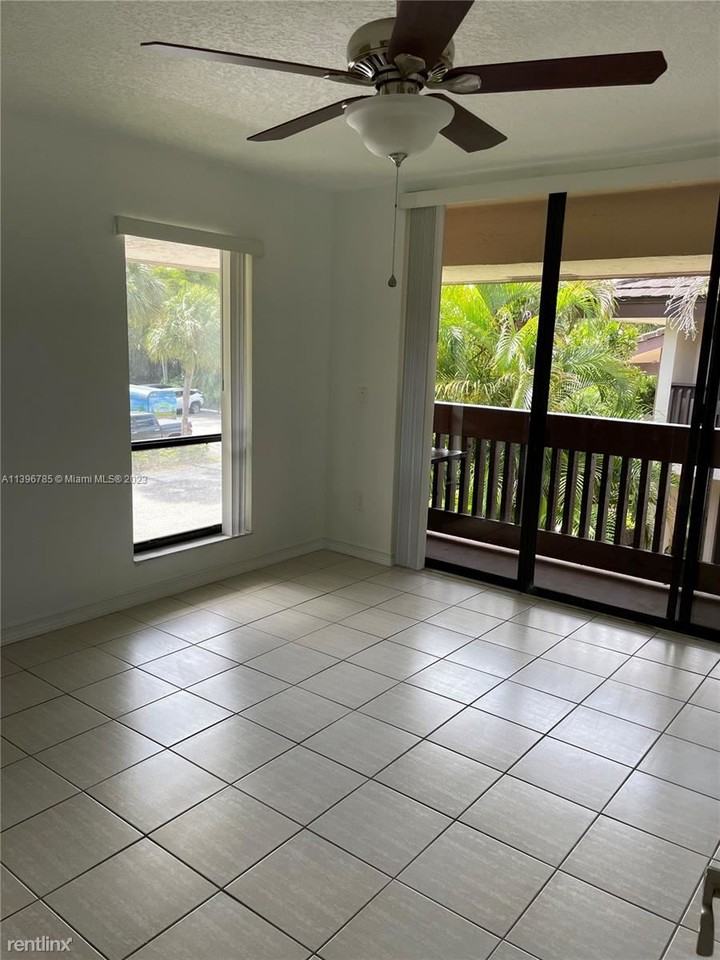 9256 Sabal Ridge Cir #B - Photo 3 of 11