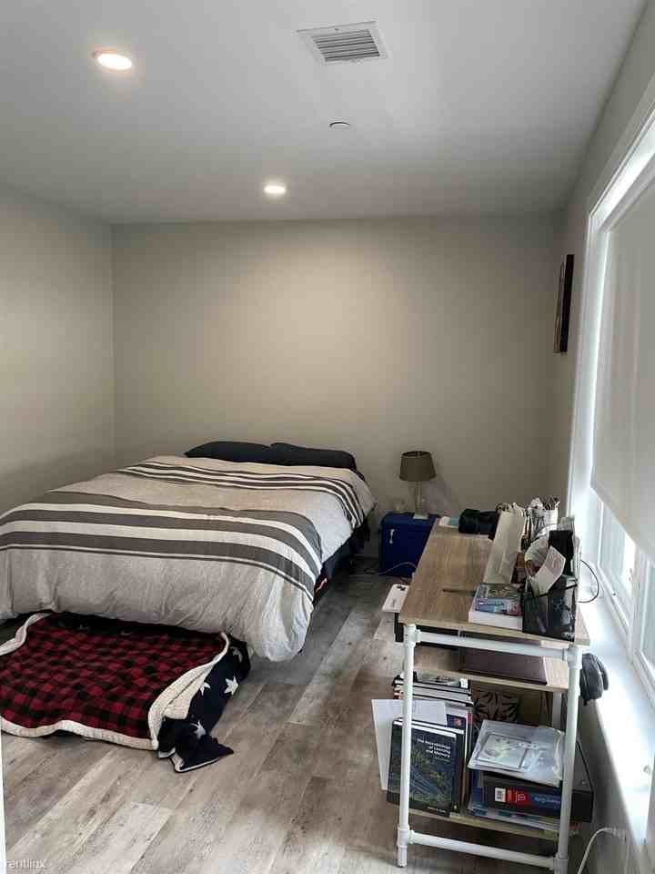 200 Old Colony Ave - Photo 2 of 11