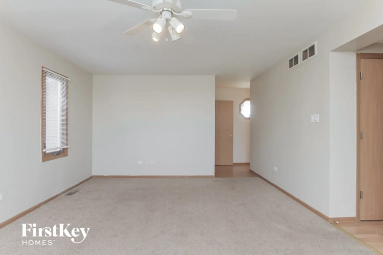 2300 Hastings Dr - Photo 3 of 15