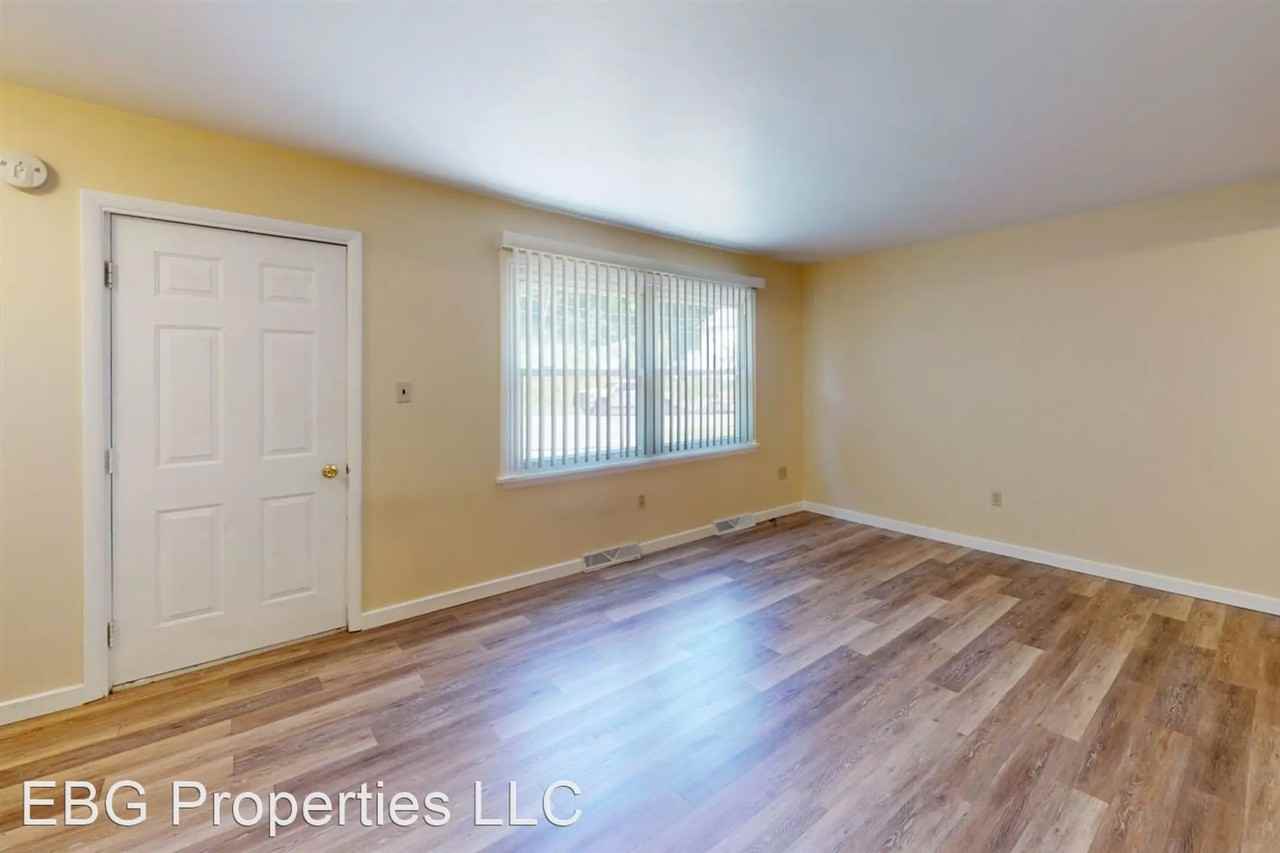 955 Hazel Ave - Photo 2 of 17