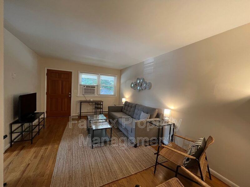 1941 Morehead Ave - Photo 4 of 15