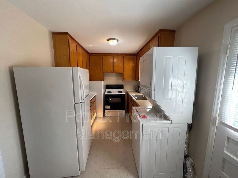 1941 Morehead Ave - Photo 5 of 15
