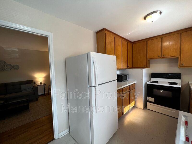 1941 Morehead Ave - Photo 7 of 15