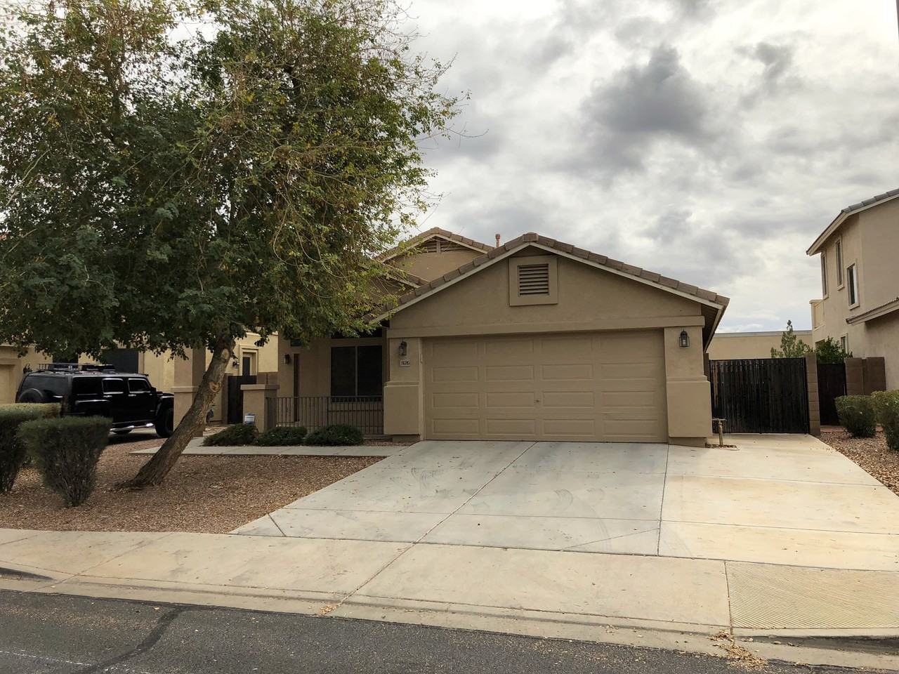 16595 W Saguaro Ln - Photo 2 of 19