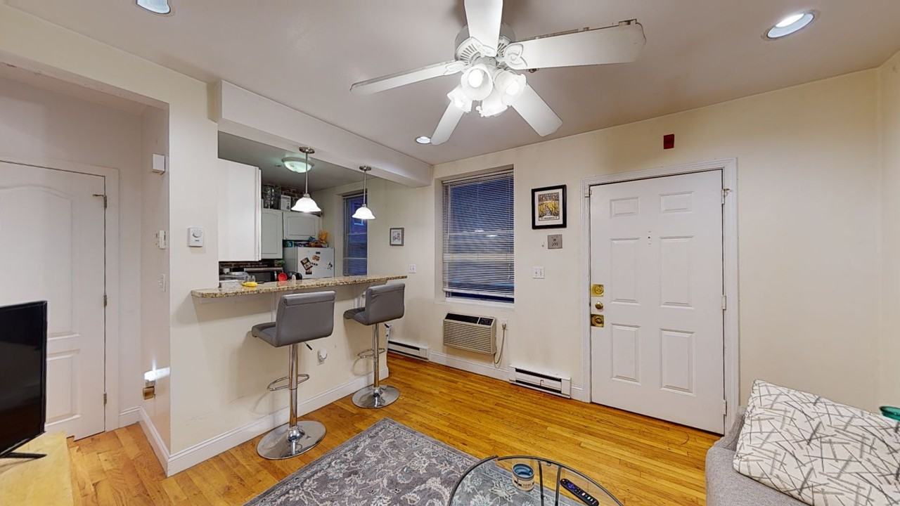 94 Prince St #4