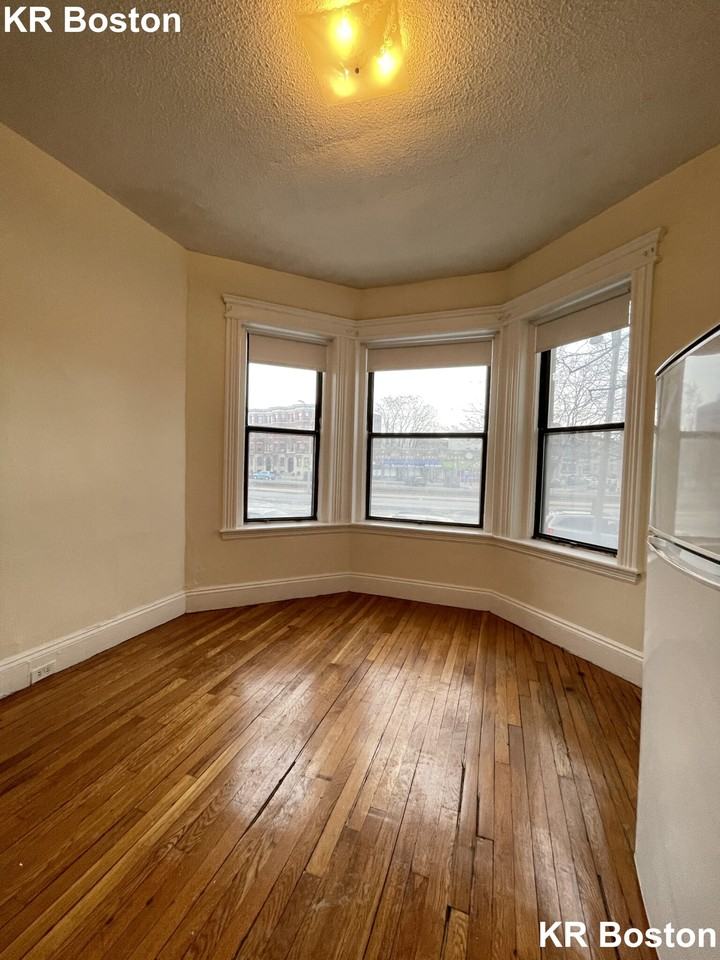 Commonwealth Ave #12A - Photo 6 of 12