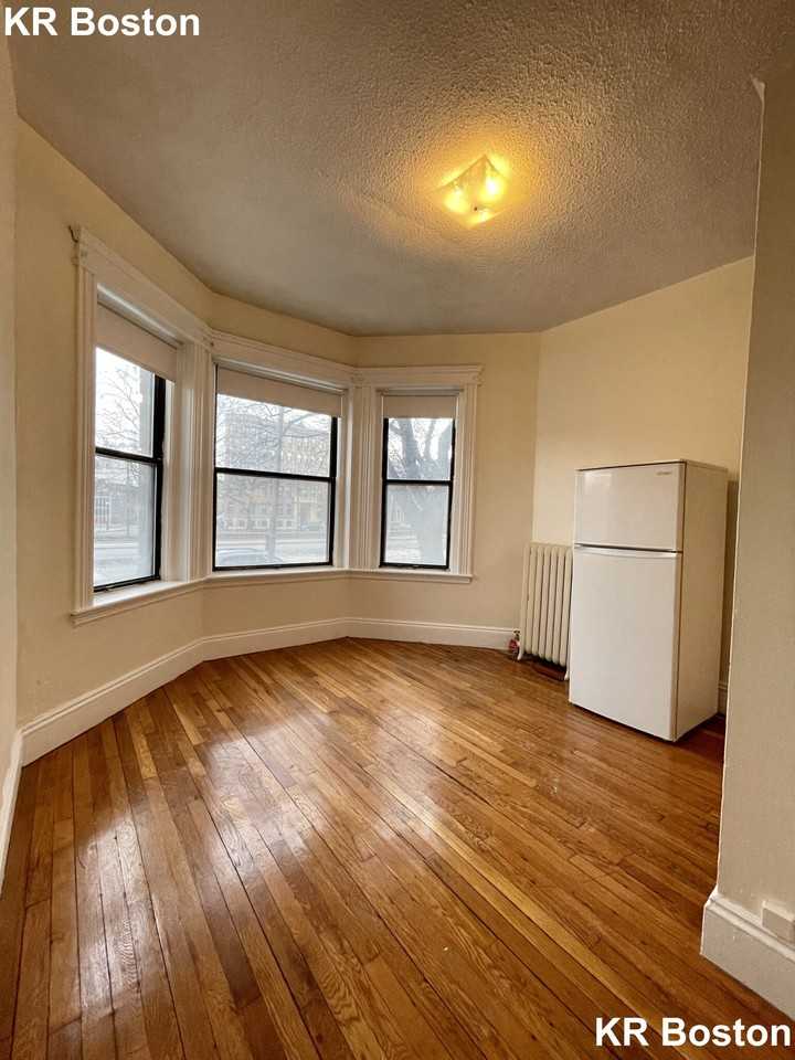 Commonwealth Ave #12A - Photo 7 of 12