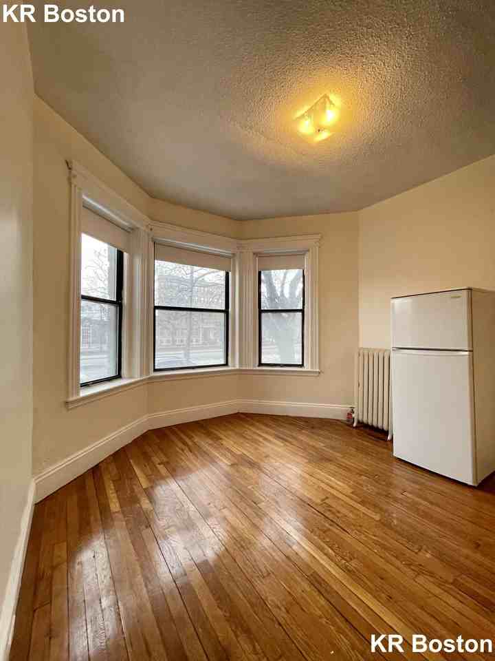 Commonwealth Ave #12A - Photo 7 of 11