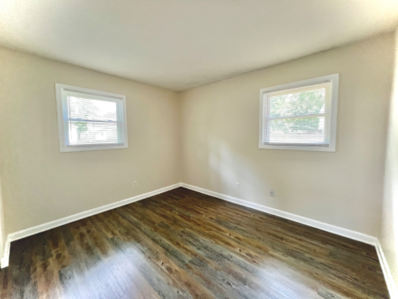 214 E Broadway Ave - Photo 3 of 10