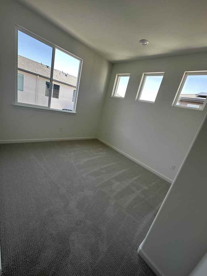 29861 Mission Boulevard - Photo 3 of 10